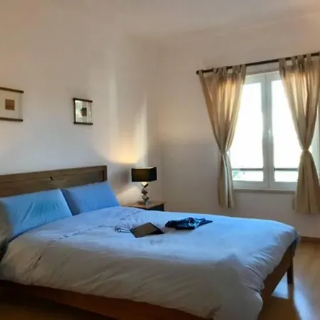 Marina Lir Apartamento , * Lagos